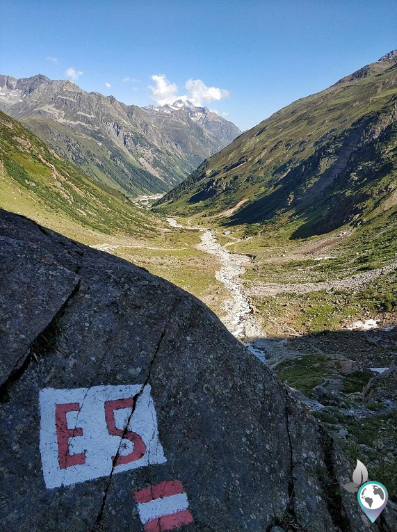Gut zu finden - die Markierungen des Fernwanderweges E5, Alpenüberquerung