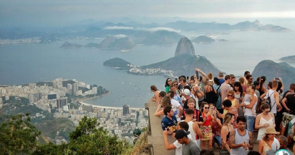 Hotspots in Südamerika - Touristenalarm an der Christusstatue in Rio de Janeiro, Brasilien